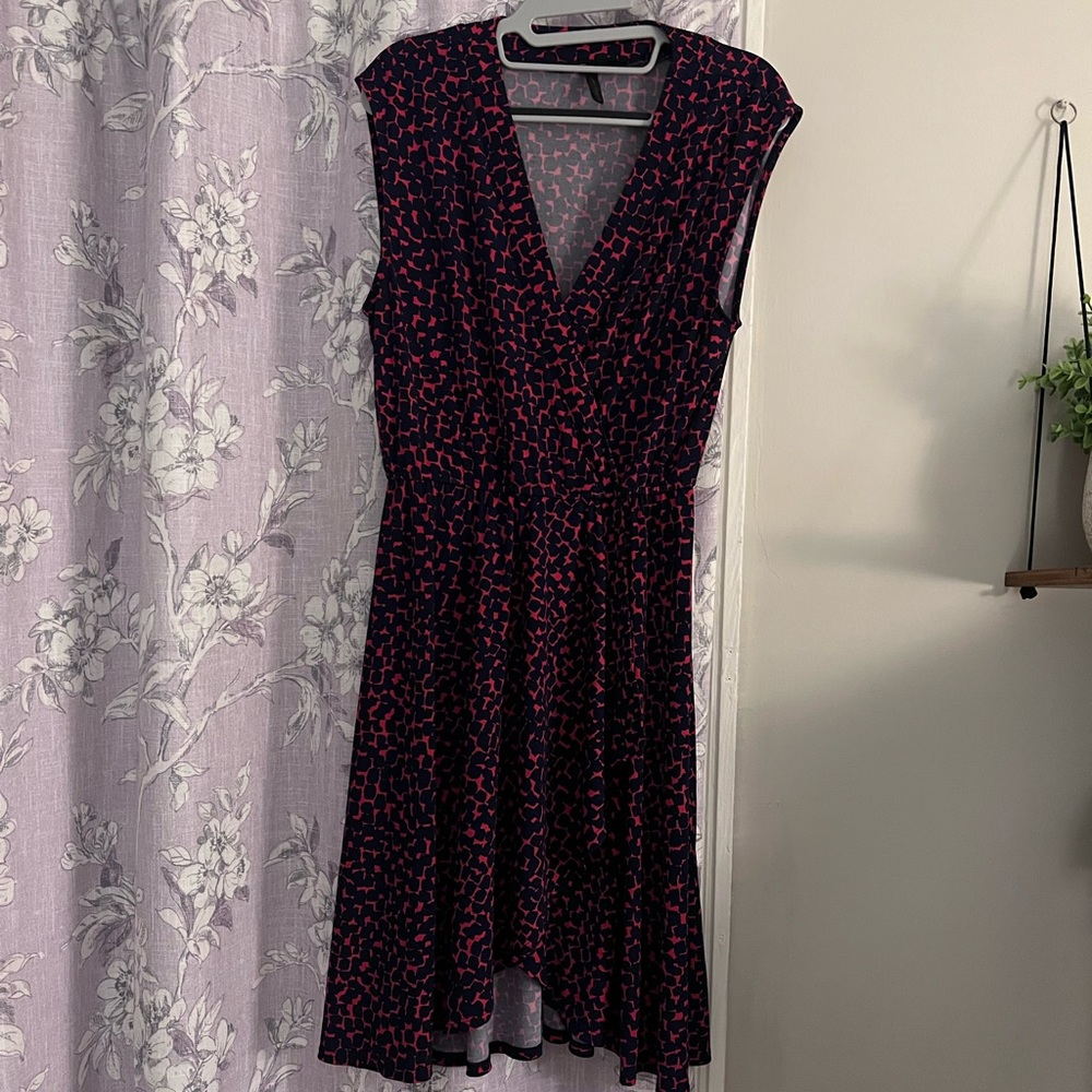 Navy and red printed BCBG maxazria lightweight dress size M medium